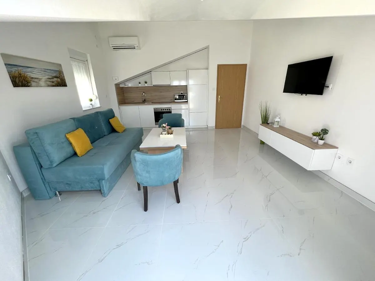 Tomi Apartmani Trogir 0*,